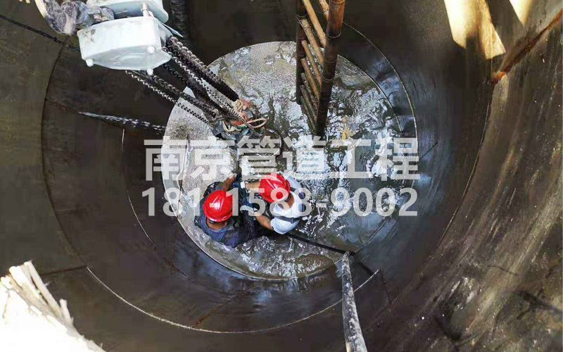 242凤栖苑污水池清理