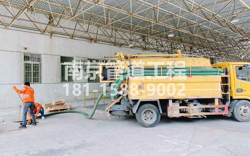 258凤栖苑工厂抽污水