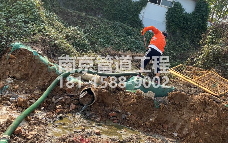 263凤栖苑工地化粪池清理