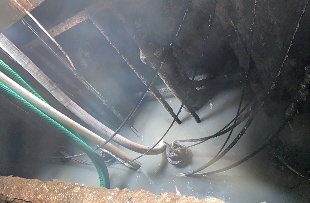 272凤栖苑商城污水池清运